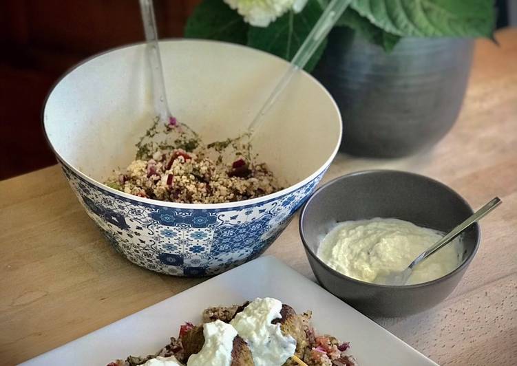 Koftas de ternera con tabulé original y salsa tzatziki