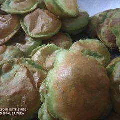 A picture of Palak puri.