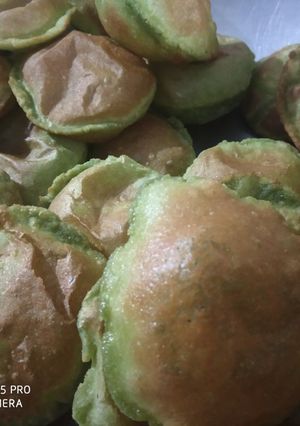 A picture of Palak puri.