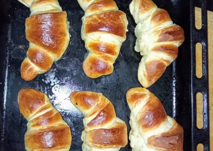 Steps to Prepare Award-winning Simple Croissants