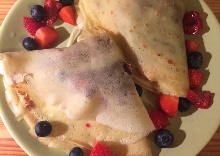 Recipe of Homemade Crêpes with chocolate peanut butter and berries (palacinky s čoko arašidovým maslom a ovocím)