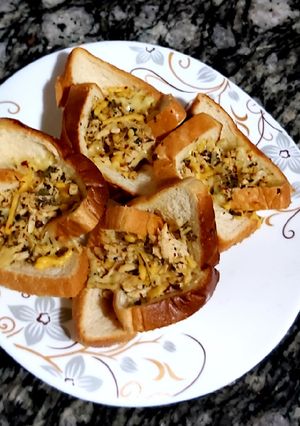 A picture of Chicken bread cups.