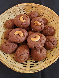 முட்டை இல்லாத நட்டெல்லா குக்கீஸ் (Muttai illatha Nutella cookies recipe in tamil) செய்முறை முக்கிய புகைப்படம்
