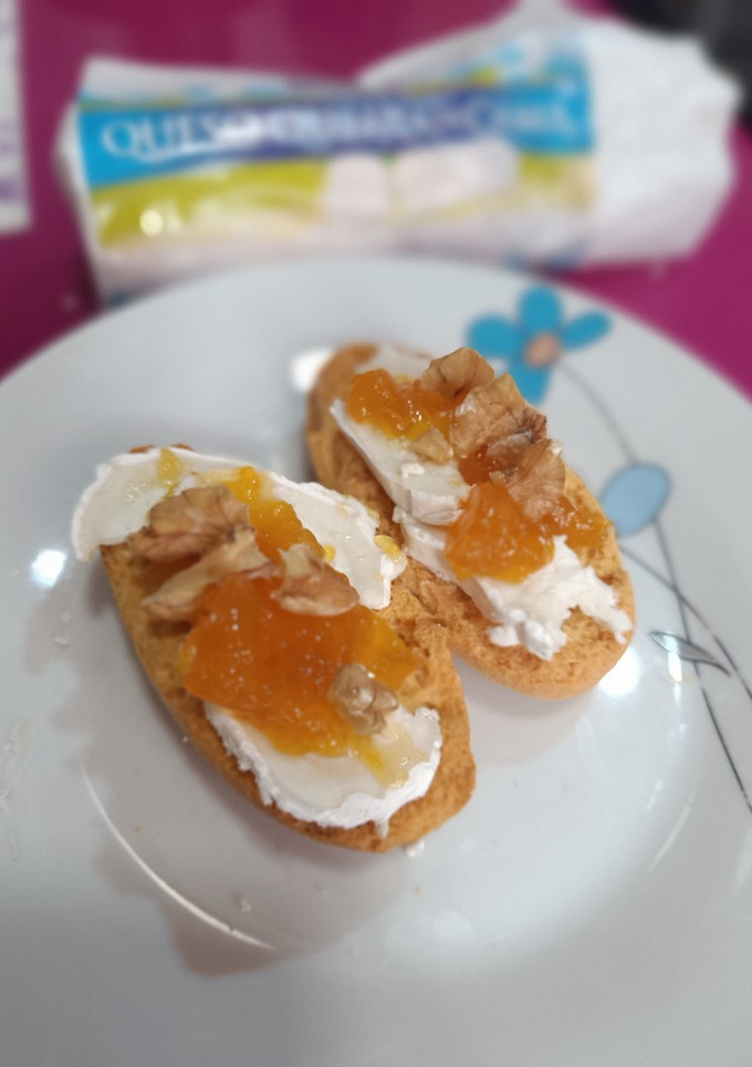 Una foto de Aperitivo de queso de cabra