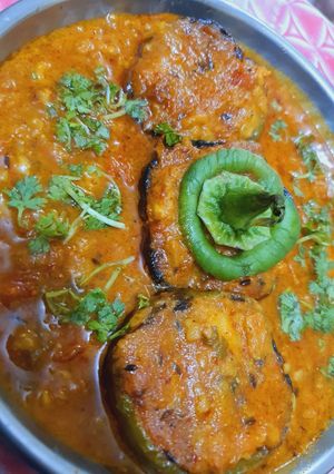 स्टफ शिमला मिर्च ग्रेवी (Stuff shimla mirch gravy recipe in hindi) रेसिपी मुख्य फोटो