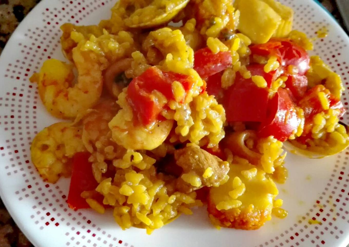Paella de mar y tierra
