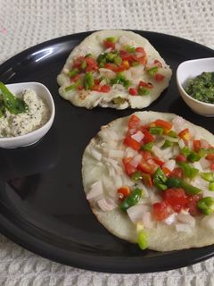 વેજ ઉત્તપમ (Veg Uttapam Recipe In Gujarati) રેસીપી મુખ્ય ફોટો