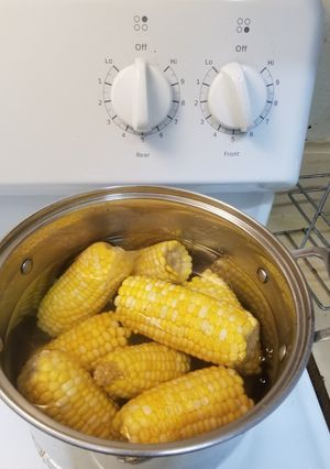Una foto de Elotes hervidos