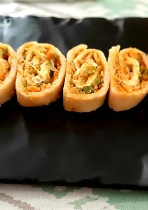 लो कैलोरी स्टफ्ड सूजी रोल (low calorie stuffed suji roll recipe in Hindi) रेसिपी मुख्य फोटो
