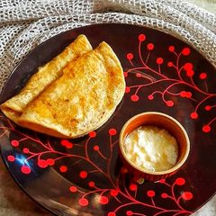 A picture of Ghugni stuffed Paratha.