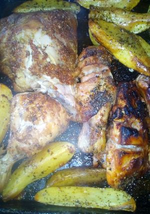 Una foto de Pata muslo con papa al horno