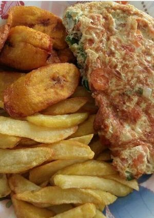 A picture of Fried egg,patetoes n,plantein.
