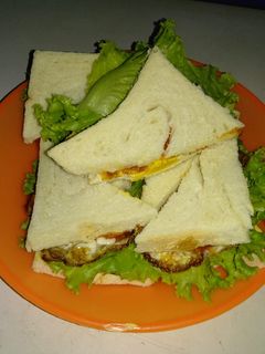 Foto resep Sandwich isi telur dan sayuran 😋😋