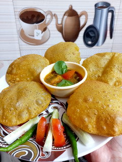 मसाला पूरी और आलू पालक सब्जी (Masala Puri aur Aloo Palak Sabzi recipe in hindi) रेसिपी मुख्य फोटो