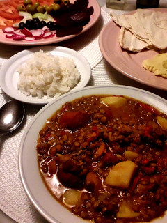 Una foto de Lentejas con cerdo, pollo y chorizo