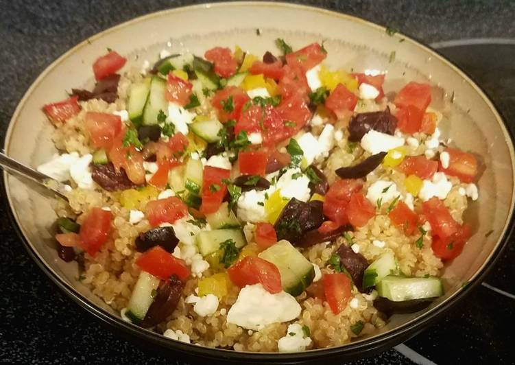 Greek style quinoa bowl Greek style quinoa bowl