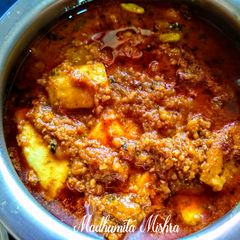 A picture of Stuffed Paneer Masala Gravy.