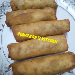 A picture of Chicken spring rolls.
