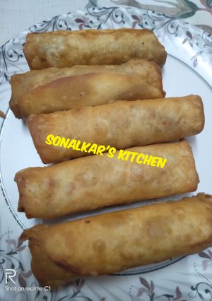 A picture of Chicken spring rolls.