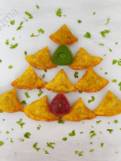 A picture of Chicken Keema Samosa.