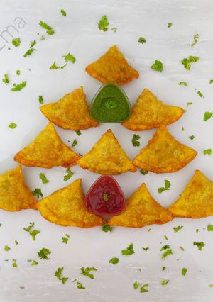 A picture of Chicken Keema Samosa.