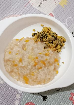 Foto resep Mpasi 10+ Simpel : Bubur Tim Buah Pir topping Kuning Telur+Bayam