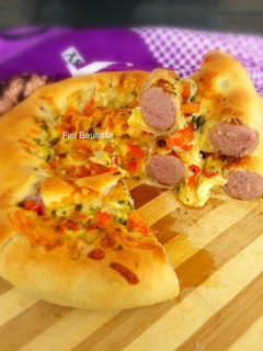 Una foto de Pizza casera con butifarra