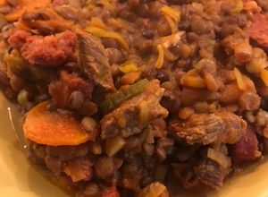 Una foto de Guiso de lentejas con chorizo colorado