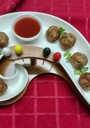 A picture of Thai Chicken Meatballs.