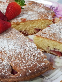 Una foto de Tarta con fresas 🍓