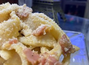 Una foto de Tagliatelle alla carbonara (Tallarines a la carbonara)