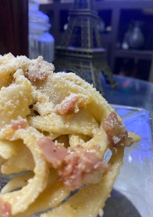 Una foto de Tagliatelle alla carbonara (Tallarines a la carbonara)