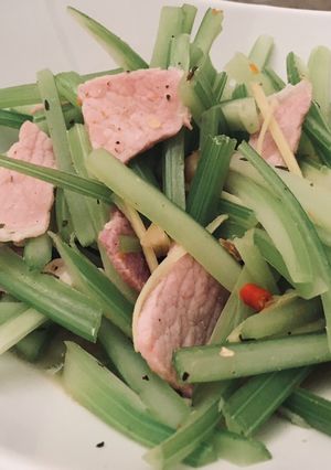 A picture of Stir fry celery with bacon 🥢.