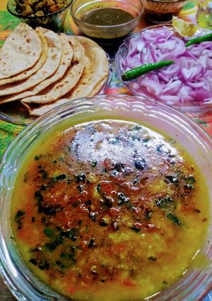 उरद दाल तड़का (बिना लहसुन प्याज) (Urad dal tadka (Bina lahsun pyaz) recipe in hindi) रेसिपी मुख्य फोटो