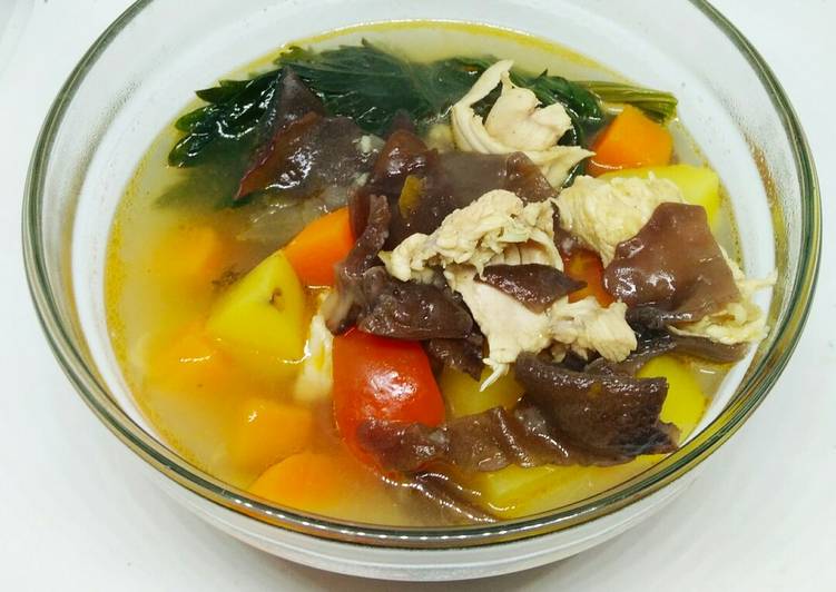 Langkah Mudah Buat 29. Sup ayam jamur kuping Yang Menggugah Selera