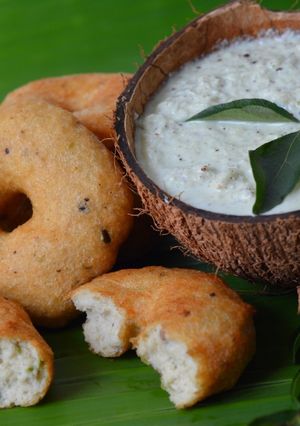 A picture of Medu Vada/ Ulundu Vadai.