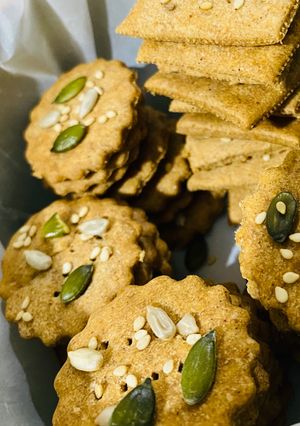 A picture of Dark Sesame Tahini Crackers.