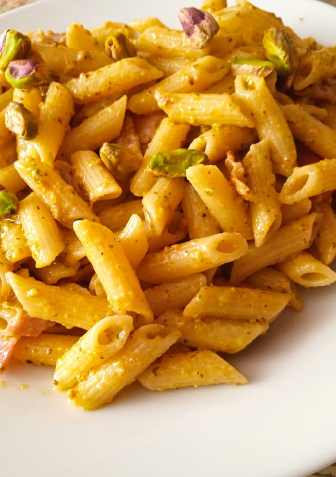 Una foto de Pasta con pesto de pistacho