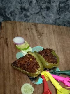 স্টাফড ক্যাপ্সিকাম(stuffed capsicum recipe in Bengali) রেসিপির প্রধান ছবি