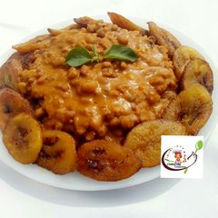 A picture of Honey beans with FRIED PLANTAIN.