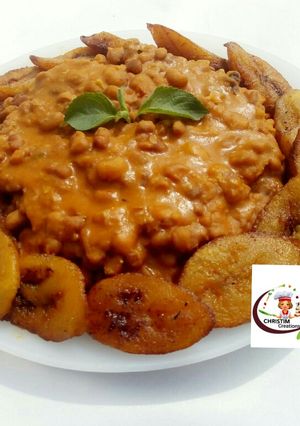 A picture of Honey beans with FRIED PLANTAIN.