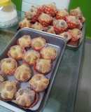 Cupcakes de pan de muerto rellenos de queso con zarzamora