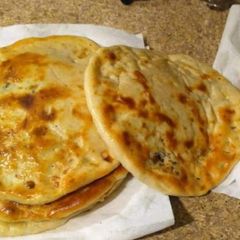 A picture of Chicken naan.