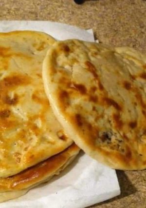 A picture of Chicken naan.