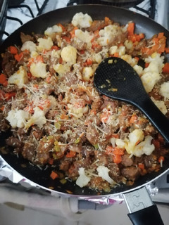 Una foto de Carne con coliflor