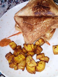 A picture of Toast bread/fried plantain.