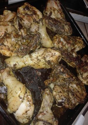 Una foto de Pollo o pata muslo con condimentos
