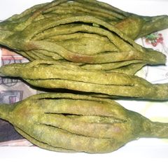 A picture of Methi masala mathri.