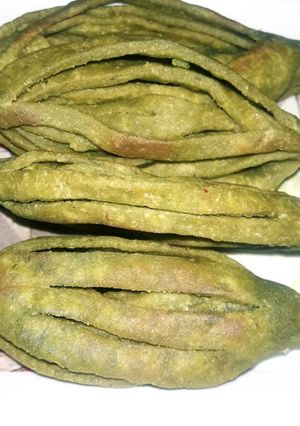 A picture of Methi masala mathri.