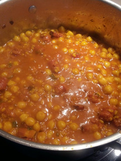 Una foto de Garbanzos con arroz, chistorra y beicon ahumado